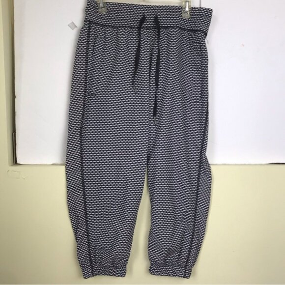 Pure & Simple Active NEW Crop Joggers Pants Zipper Pockets Drawcord Yoga Print - Picture 2 of 11